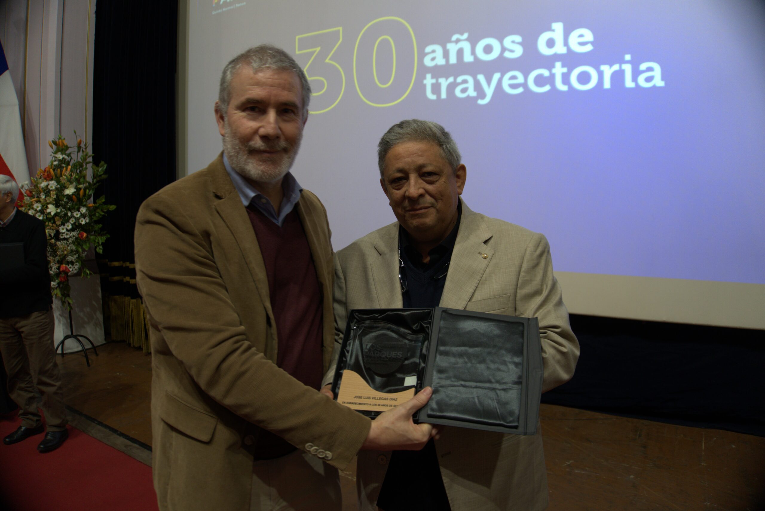 Celebramos a docentes y asistentes reconociendo a 32 funcionarios por décadas de trayectoria